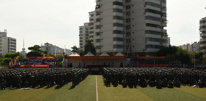 2017級新生軍訓動員大會現場照片（海職青年記者團卓亞明攝影）.jpg